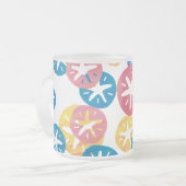 Geel rood blauw patroon met zwarte dollar matglas koffiemok (Voorkant links)