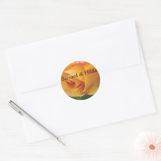Geel Roos Rondbruiloft Ronde Sticker (Envelop)