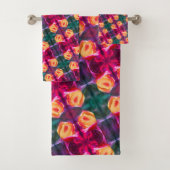Geel Rosebud Abstract bloemenschilderen Bad Handdoek (Insitu)