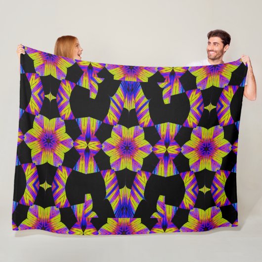Geel, Roze Blauwe Lotus in Zwarte Fleece Deken (In situ)