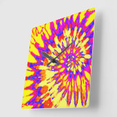 Geel, roze en blauw spiraalkleurige kleurstofklok vierkante klok (Hoek)