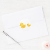 Geel Rubber Duckies Neutraal Baby shower Ronde Sticker (Envelop)