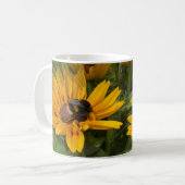 Geel Rudbeckia Flowers en Bee Koffiemok (Voorkant links)