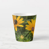 Geel Rudbeckia Flowers Roze Phlox en Bee Latte Mok (Voorkant)