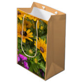 Geel Rudbeckia Flowers Roze Phlox en Bee Medium Cadeauzakje (Voorkant Gekanteld)