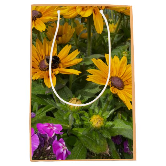 Geel Rudbeckia Flowers Roze Phlox en Bee Medium Cadeauzakje (Voorkant)