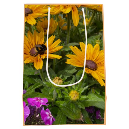 Geel Rudbeckia Flowers Roze Phlox en Bee Medium Cadeauzakje (Achterkant)