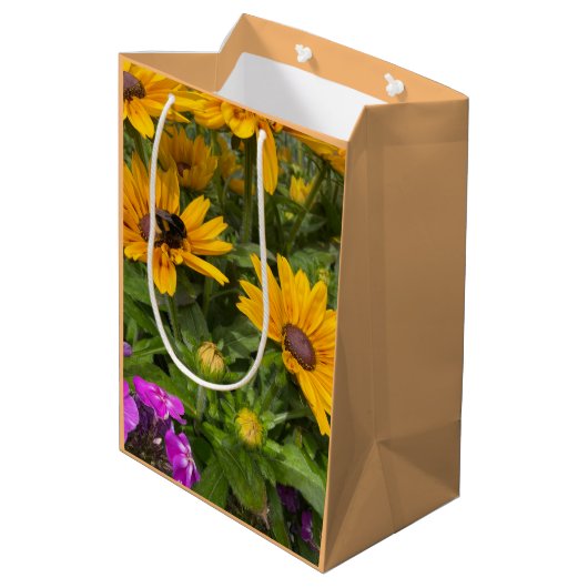 Geel Rudbeckia Flowers Roze Phlox en Bee Medium Cadeauzakje (Achterkant Gekanteld)