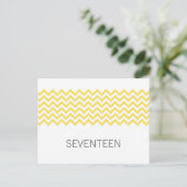 Geel Simple Chevron Table Number Briefkaart (Staand voorkant)