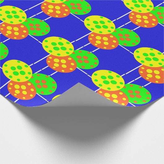 Geel, sinaasappel, & groene pickleballs op blauw h cadeaupapier (Hoek)