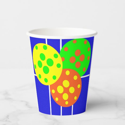 Geel, sinaasappel, & groene pickleballs op blauw h papieren bekers (Voorkant)