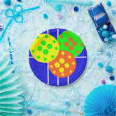 Geel, sinaasappel, & groene pickleballs op blauw h papieren bordje (Feest)