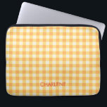 Geel Sinaasappel Ish Preppy Gingham Plaid Laptop Sleeve<br><div class="desc">Modern en trendy gingham plaid patroon in zomerse favoriete geel en perzik oranje kleur.</div>