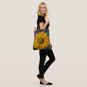 Geel Snoep Striped Zinnia Tote Bag (Op model)
