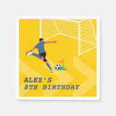 Geel Speelse Voetballer Kick Goal Verjaardag Servet (Voorkant)