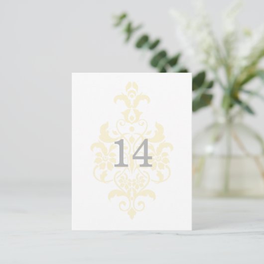 Geel subtle Damask Table Number Briefkaart (Staand voorkant)