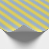 Geel tot lichtblauwe verloopzachte strepen cadeaupapier (Hoek)