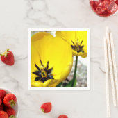 Geel Tulip Paper Napkins Servet (Insitu)