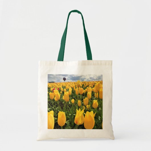 Geel Tulpveld met luchtballon Tote Bag (Voorkant)