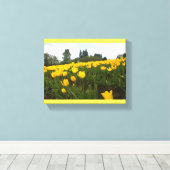 Geel Tulpveld, oregon Canvas Afdruk (Insitu (Houten vloer))