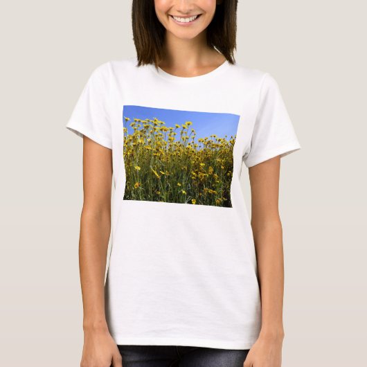 Geel veld met wilde bloemen t-shirt (Voorkant)
