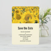 Geel veld van het zonnebloemen bruiloft save the date (Staand voorkant)