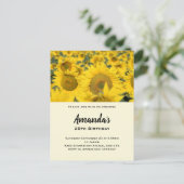 Geel veld van zonbloemen, geboortedag uitnodiging briefkaart (Staand voorkant)
