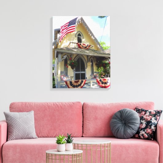 Geel Victoriaans met Bunting - Martha's wijntuin Canvas Afdruk (Insitu (Woonkamer))