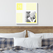 Geel Voeg je foto Gingham Modern Monogram toe Canvas Afdruk (Insitu (Slaapkamer))