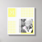 Geel Voeg je foto Gingham Modern Monogram toe Canvas Afdruk (Voorkant)