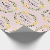 Geel W / C Bloemen Namen & Datum Blush Roze Bruilo Cadeaupapier (Hoek)