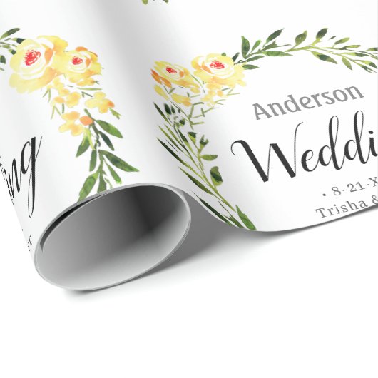 Geel W / C Bloemen Namen & Datum op Witte Bruiloft Cadeaupapier (Rol Hoek)