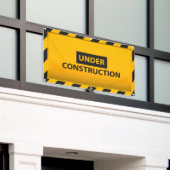 Geel waarschuwingsbanner onder constructie spandoek (Buitenkant Gebouw)