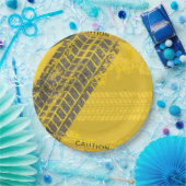 Geel waarschuwingsspoor van banden papieren bordje (Feest)