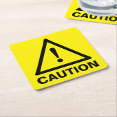 Geel waarschuwingsteken waarschuwingssymbool grapp kartonnen onderzetters (Schuin)