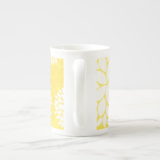 Geel White Floral Monogram Pattern Porselein Kop (Achterkant)