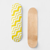 Geel Wit Chevron Zigzag Patroon Ontwerp Persoonlijk Skateboard (Voorkant)