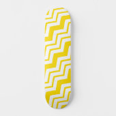 Geel Wit Chevron Zigzag Patroon Ontwerp Persoonlijk Skateboard (Voorkant)