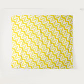 Geel Wit Chevron Zigzag Patroon Ontwerp Wandkleed (Voorkant (horizontaal))