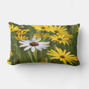 Geel Witte bloemen Zonnig en positief kussen