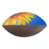 Geel Zonnebloem en Bijen op Blue Sky Football (Gedraaid 90)