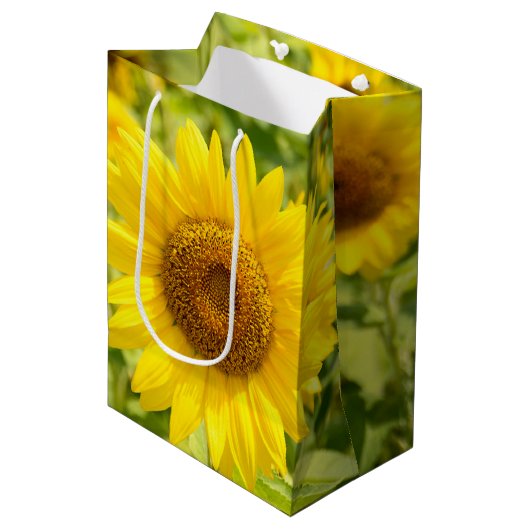 Geel zonnebloemveld medium cadeauzakje (Voorkant Gekanteld)