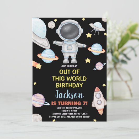 Geel Zwart Buitenruimte Verjaardag Uitnodigingen (Staand voorkant)