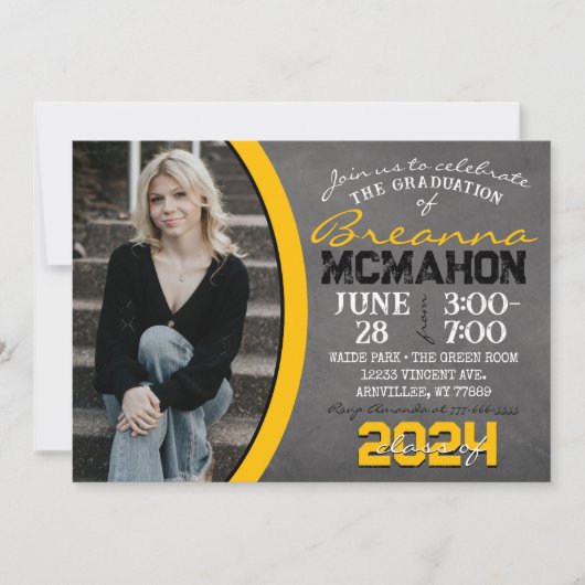 Geel & Zwart Chalkboard Afstuderen Invitation Kaart (Voorkant)