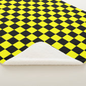 Geel zwart geruit controlepatroon sherpa deken (3/4)