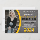 Geel & zwart krijtbord Afstuderen Aankondiging (Voorkant)