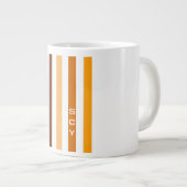 Geelbruin Sinaasappel verticale strepen monogram Grote Koffiekop (Voorkant rechts)
