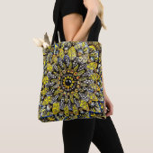 Geelgroen handgetekend mandala-ontwerp tote bag (Dichtbij)