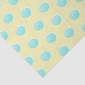 Geelgroene Snoepjes zwenken op geel Tissuepapier (Detail)