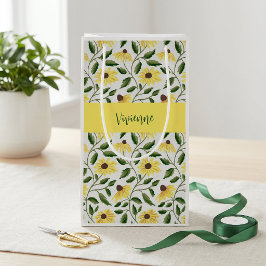 Geelgroene wilde bloem watercolor monogram klein cadeauzakje